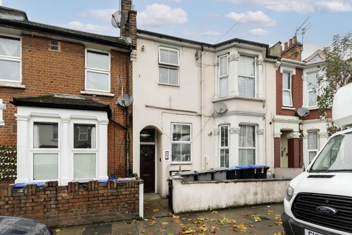 Modern and Central Apartment Belton Road, Willesden Green
